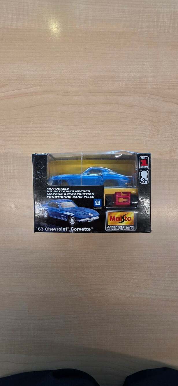 Maisto 63 Chevrolet Corvette Assembly Line Die Cast Metal Model Kit Blue